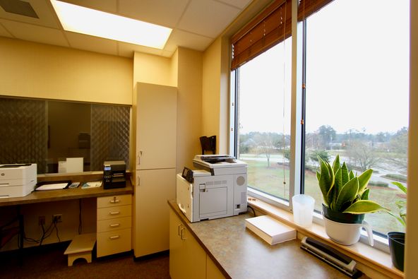 Class A Office/Medical : 2 Southern Point Pkwy, Hattiesburg, MS 39401